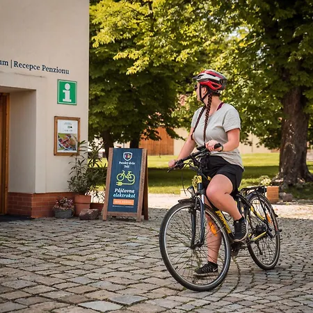 Posedy Pansky Dvur خيمة فخمة *