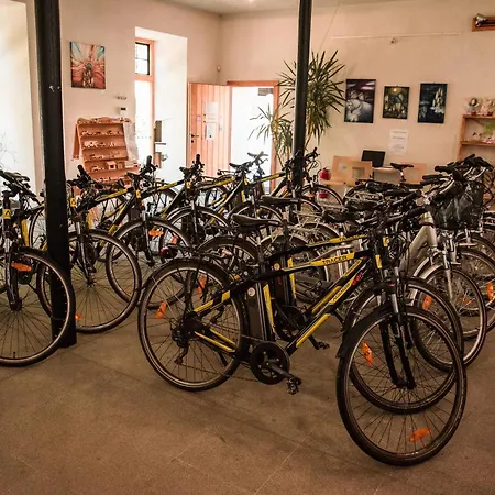 Posedy Pansky Dvur *